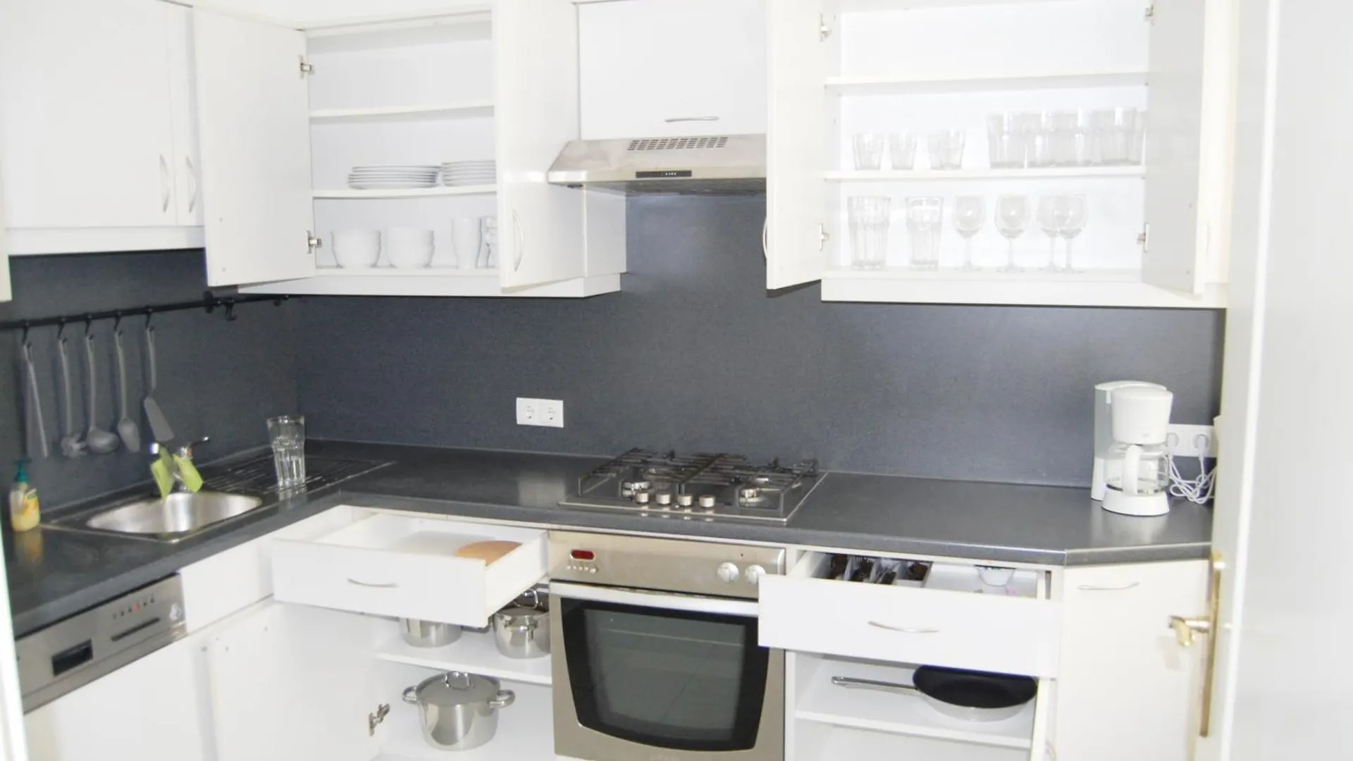 4-Bedroom Apartment In Central Location In Hipp 3Rd District Viyana Avusturya
