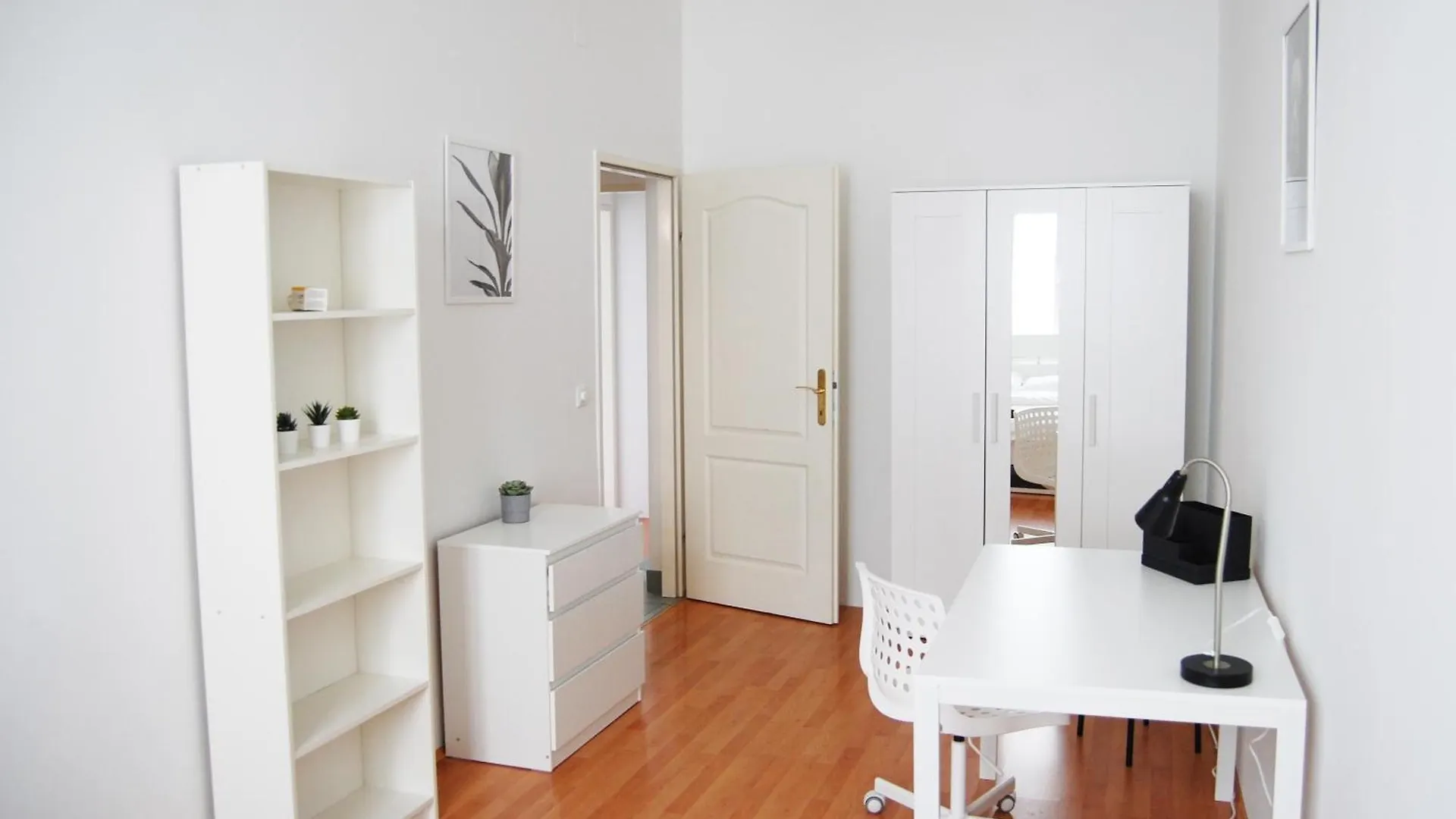 4-Bedroom Apartment In Central Location In Hipp 3Rd District Viyana
