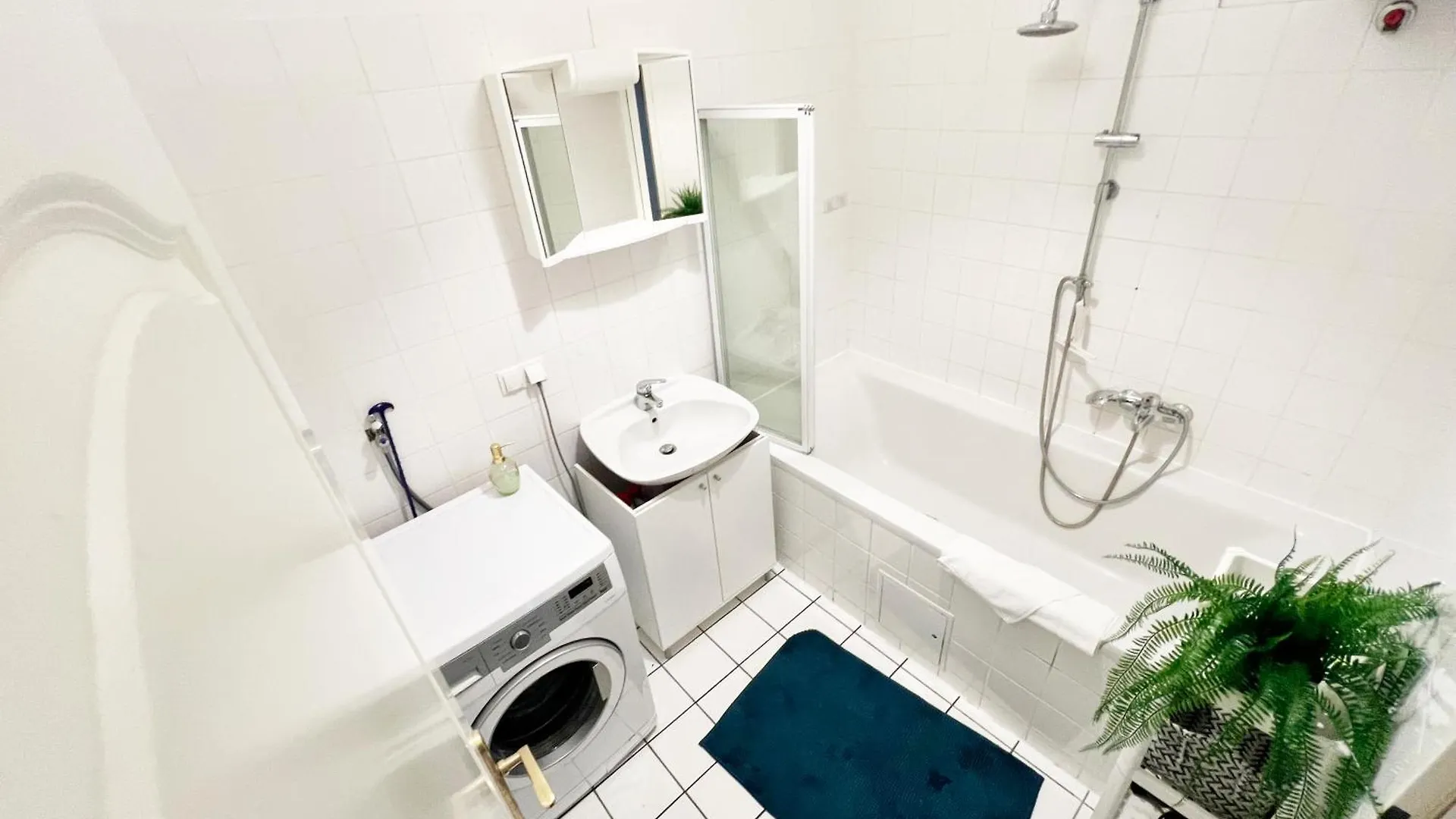 4-Bedroom Apartment In Central Location In Hipp 3Rd District Viyana